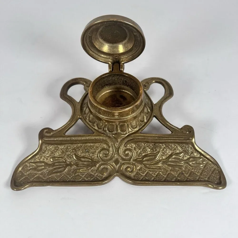 Inkwell Victorian /‎ Colonial Style Ornate Cast Solid Brass With Pen Holder